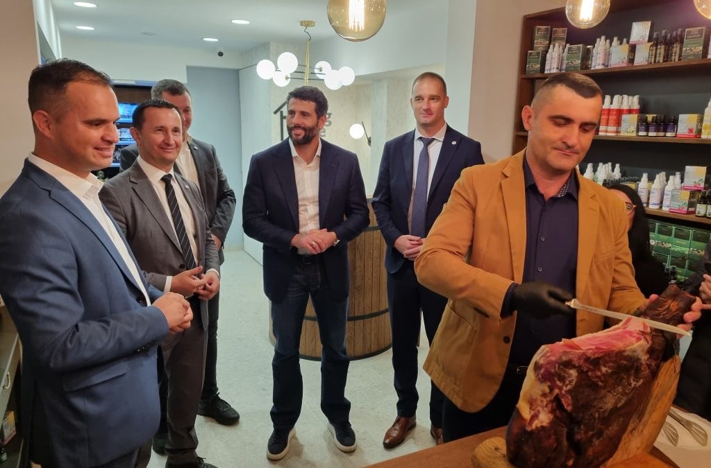 Gradonačelnici Trebinja i Beograda svečano otvorili „Hercegovačku kuću“ na Vračaru